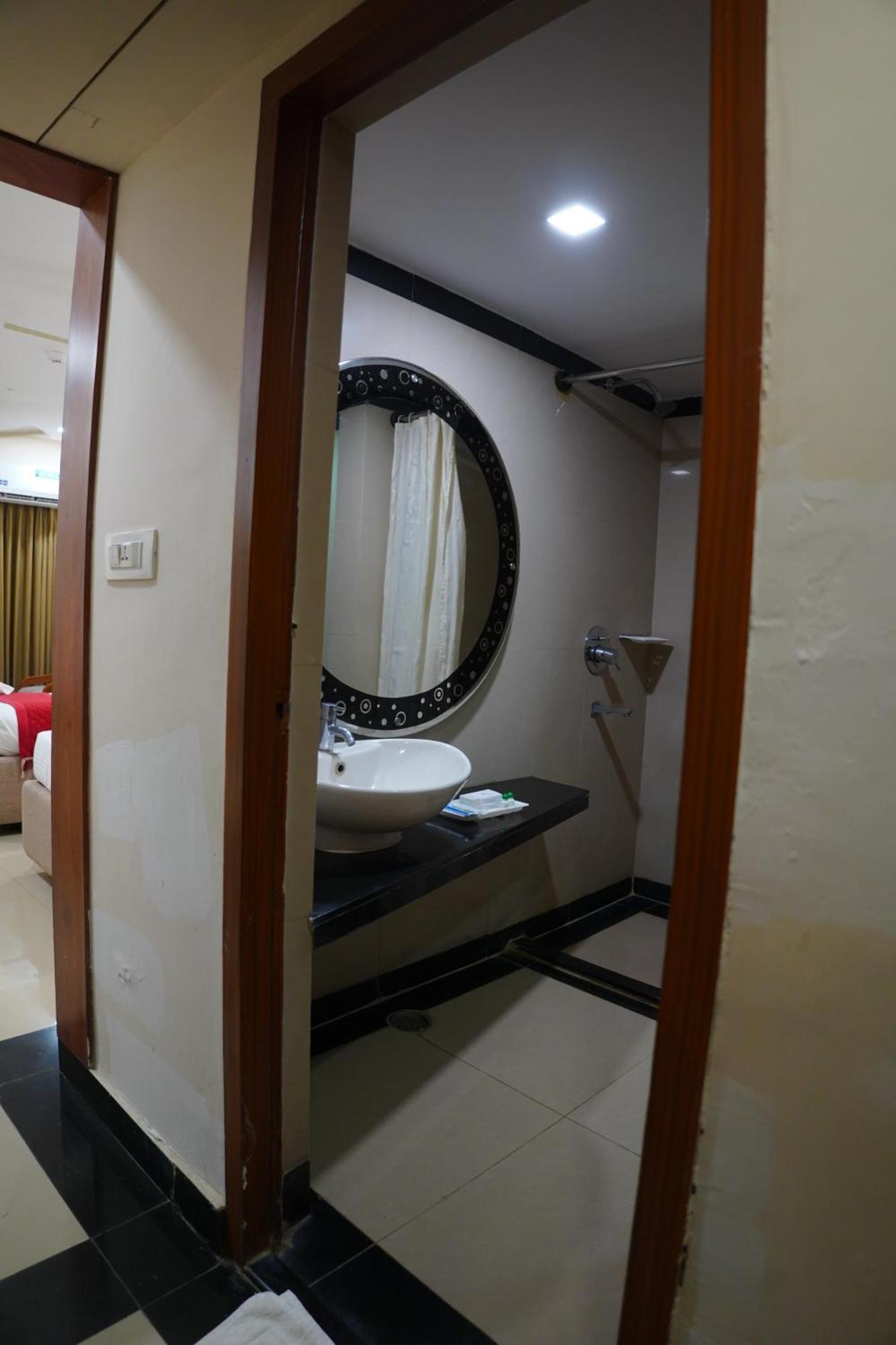 Hotel Grand Nagarjuna By Konark Hotels Guntūr Exterior foto